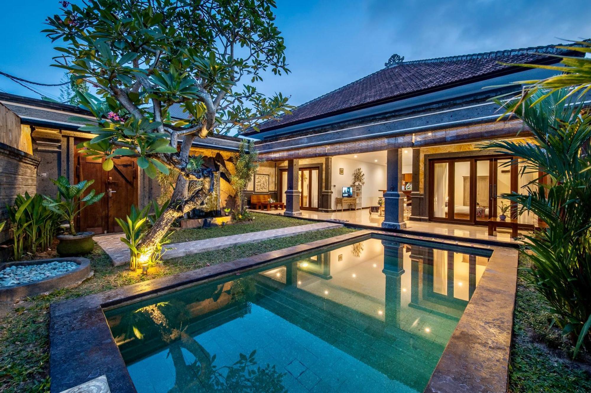 Bens Tunjung Two-bedroom With Private Pool Kuta Villa *