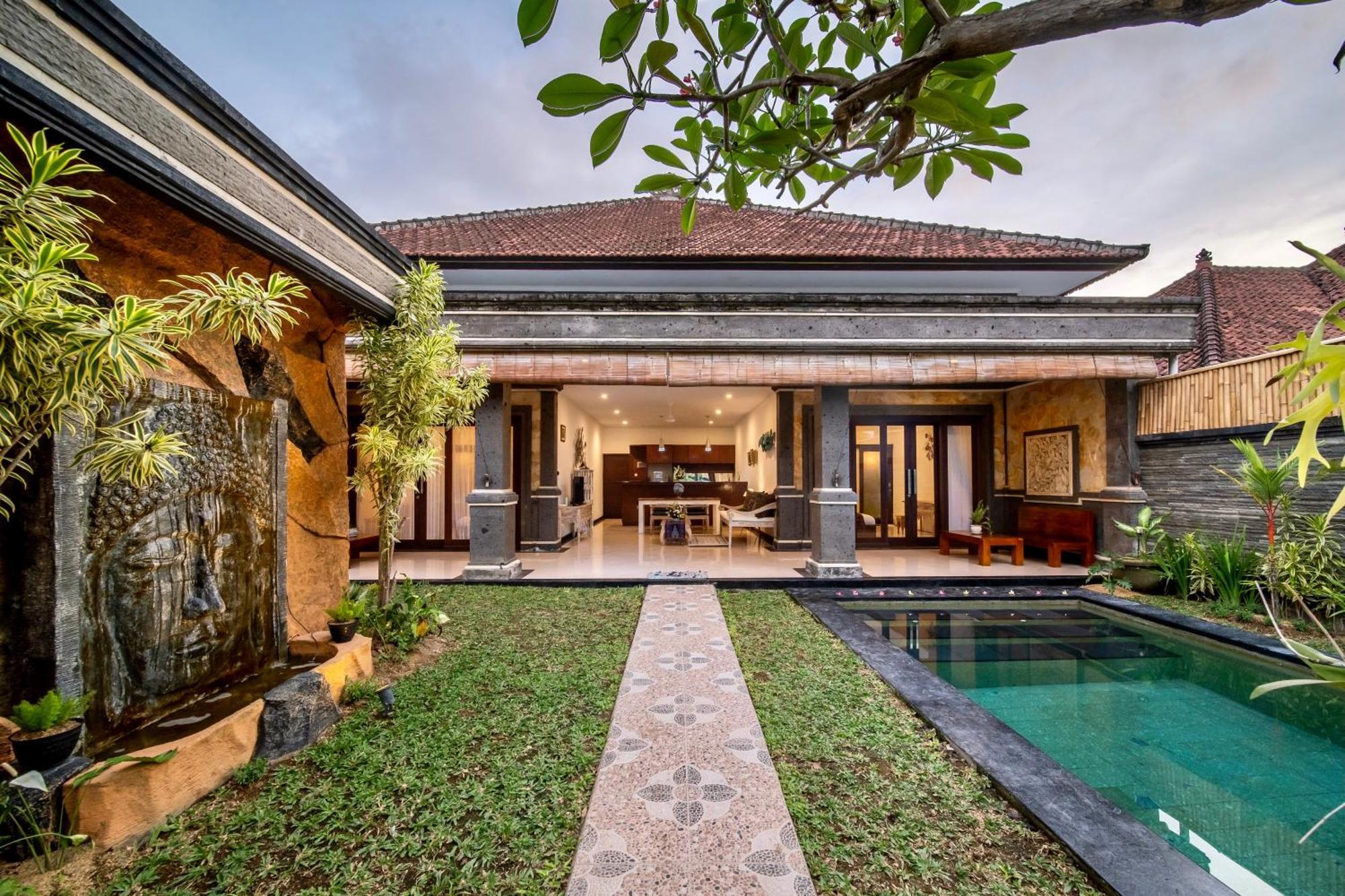 Bens Tunjung Two-bedroom With Private Pool Kuta Villa