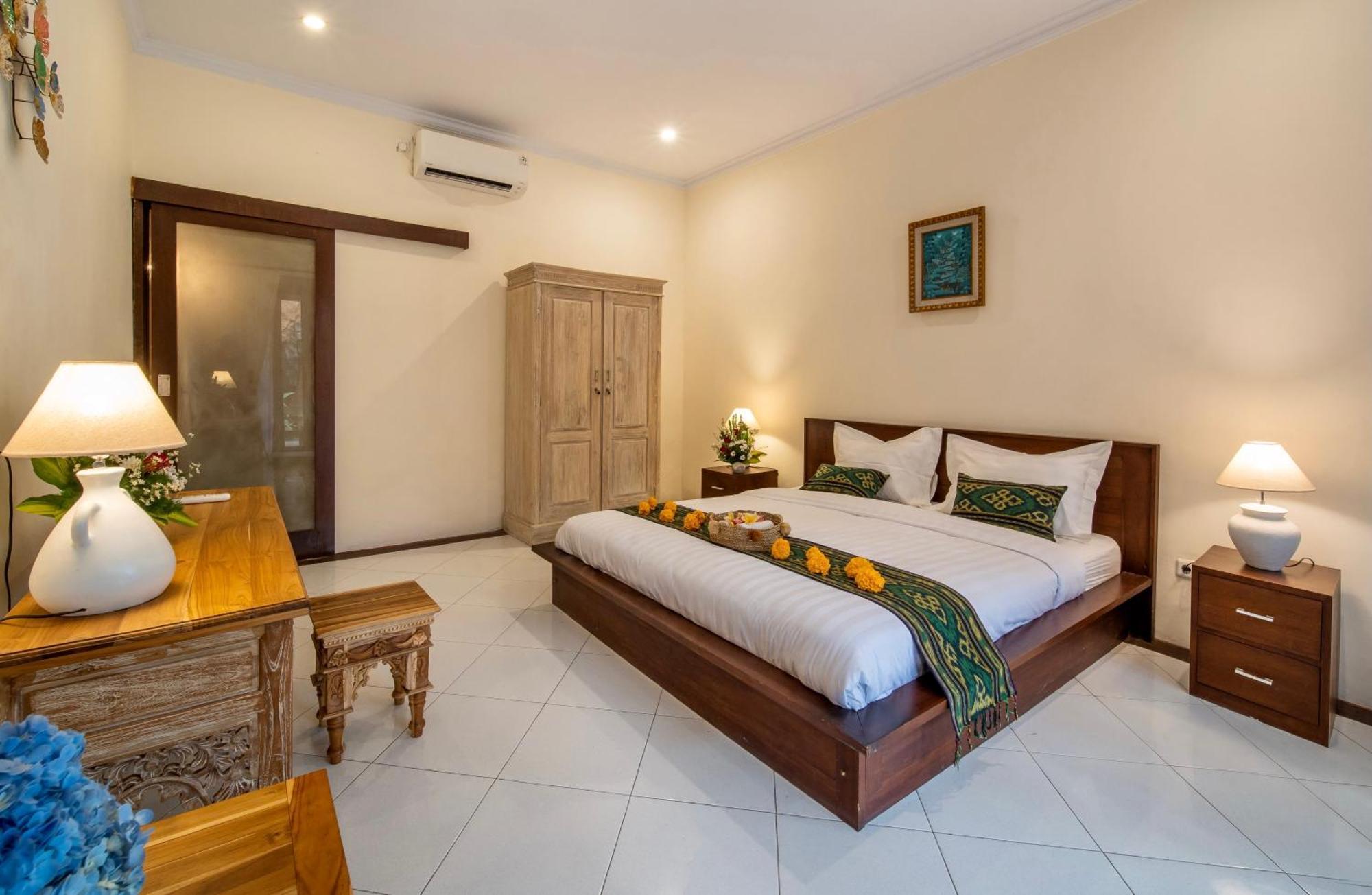Bens Tunjung Two-bedroom With Private Pool Kuta Villa