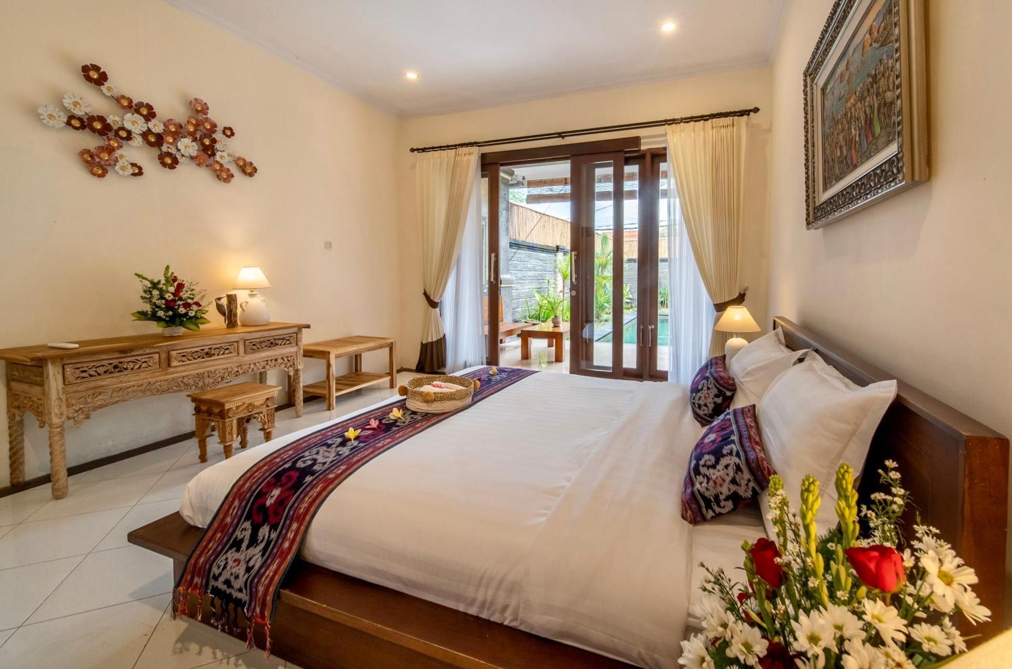 Bens Tunjung Two-bedroom With Private Pool Kuta Villa *