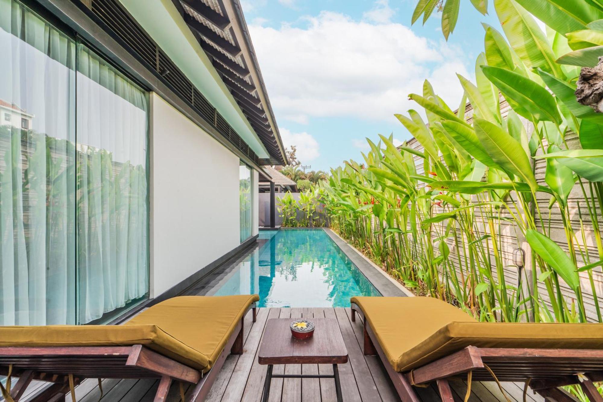 Javana Royal Villa *