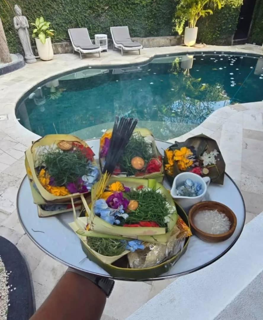 The Hepburn Stylish Single Room Guesthouse With Shared Pool 900M From Seminyak Beach