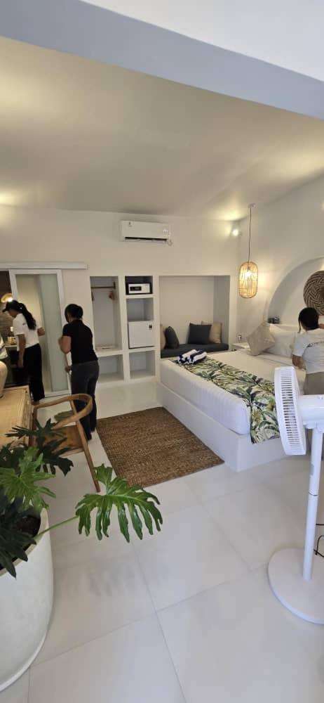 The Hepburn Stylish Single Room Guesthouse With Shared Pool 900M From Seminyak Beach