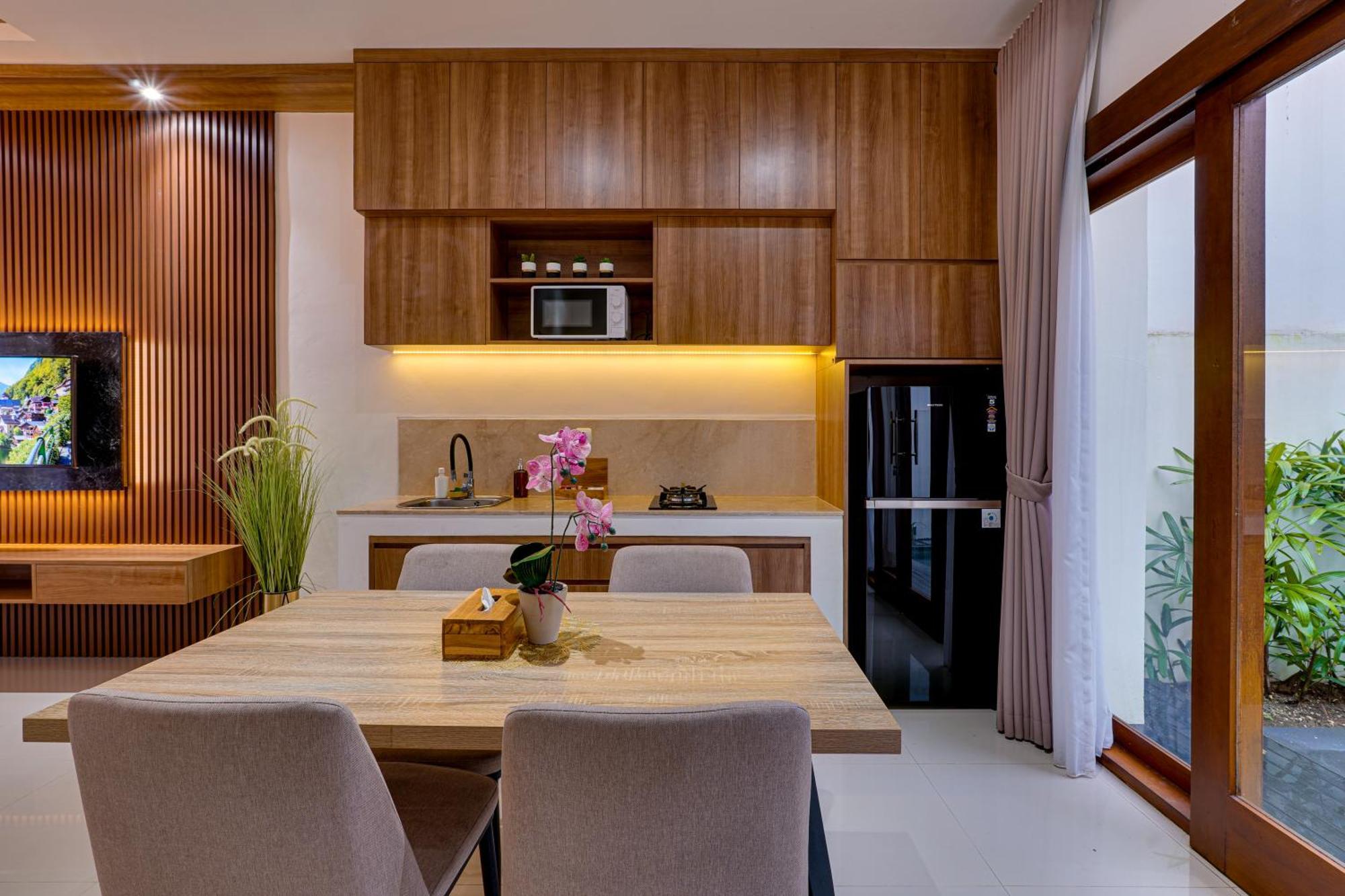 Taman 44 Near Double Six *