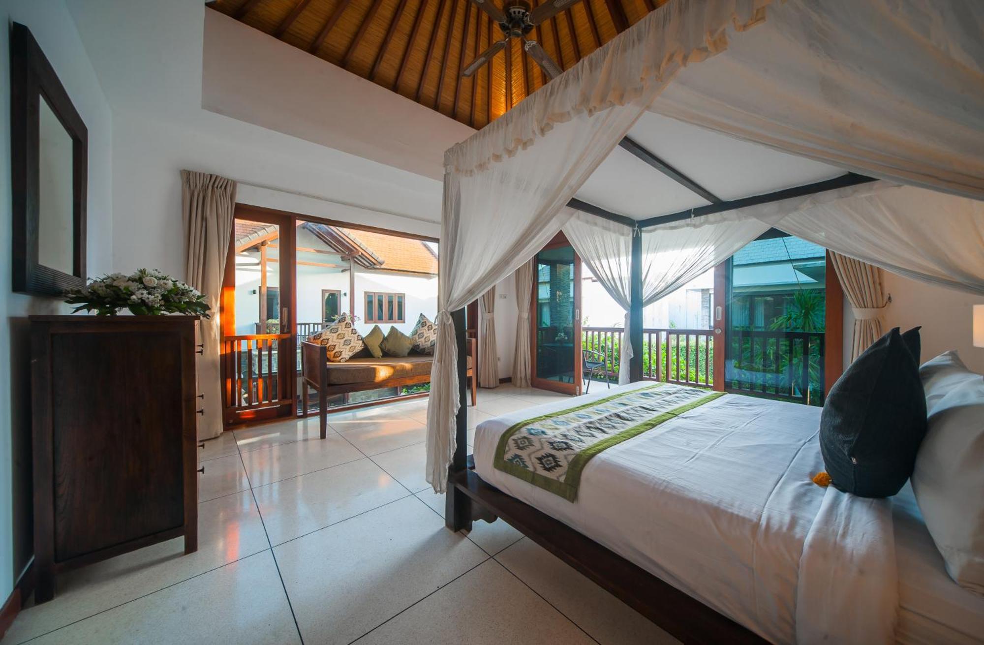 Annecy * Seminyak (Bali)