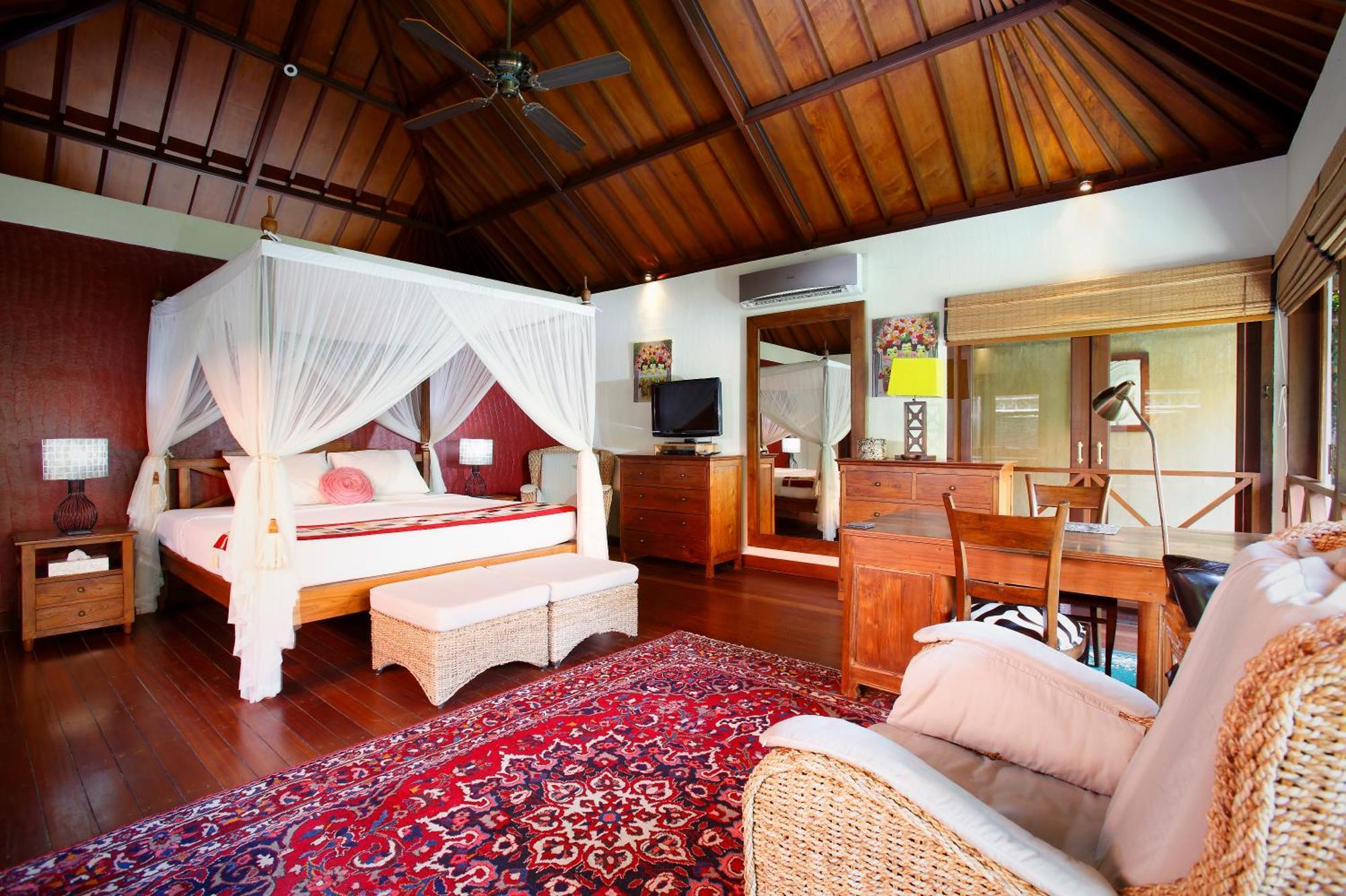 Sansam Villa *