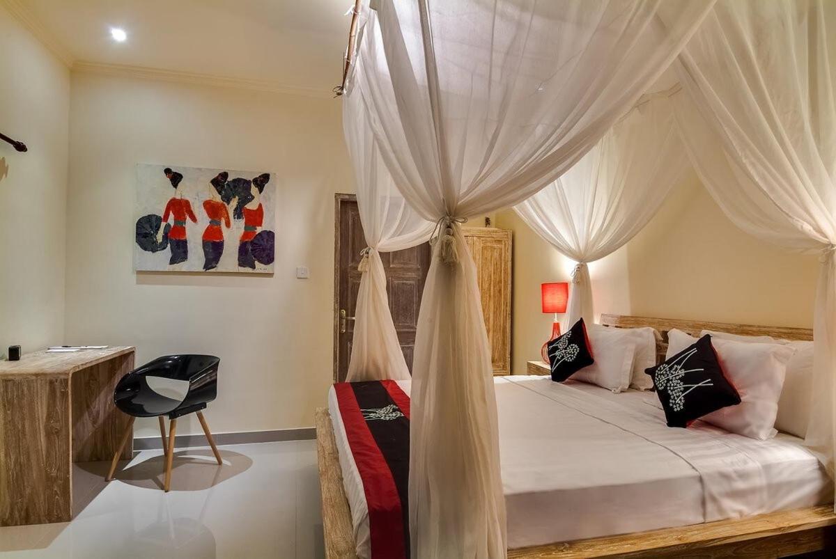 Toto * Seminyak (Bali)