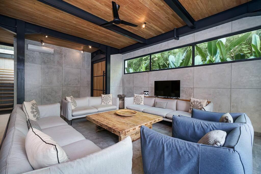 Villa Family Luxury 5bd Parking X Walk 2 Potato Head Seminyak (Bali)