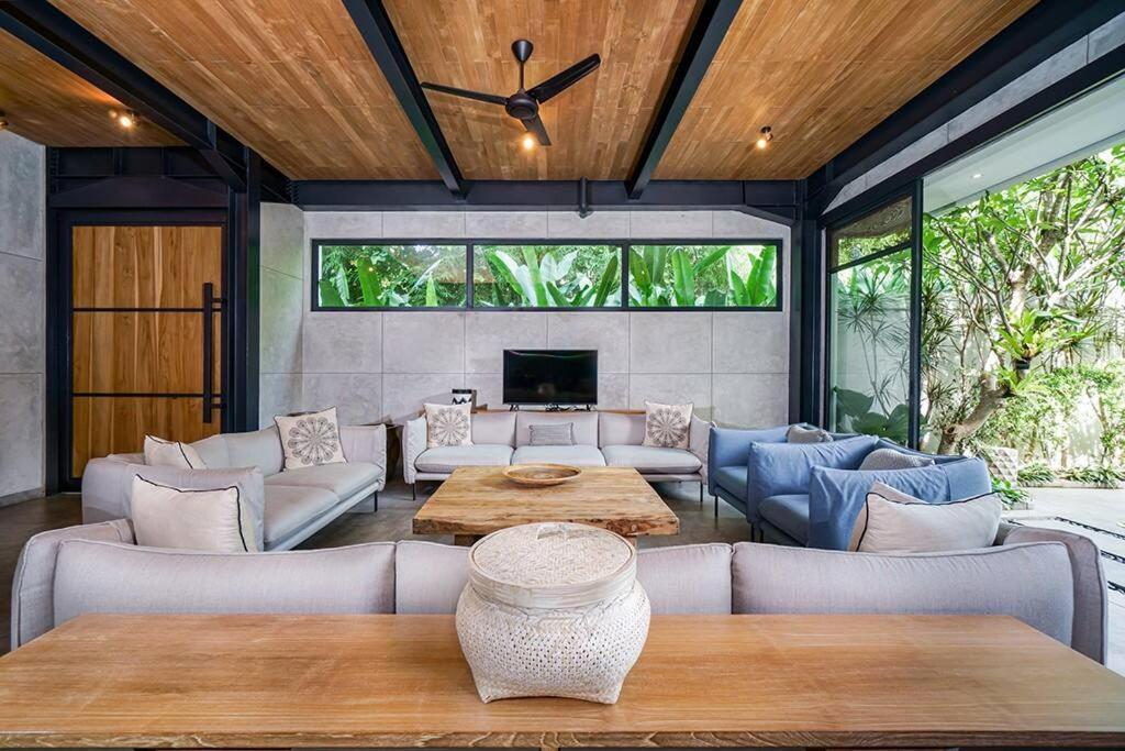 Villa Family Luxury 5bd Parking X Walk 2 Potato Head Seminyak (Bali)