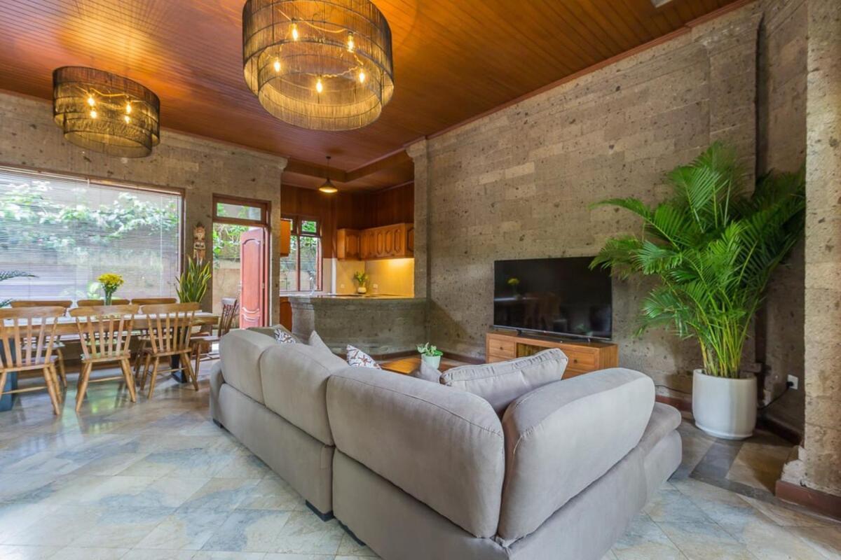 Castila Saraswati - Tranquil 4br In Kayu Aya Villa