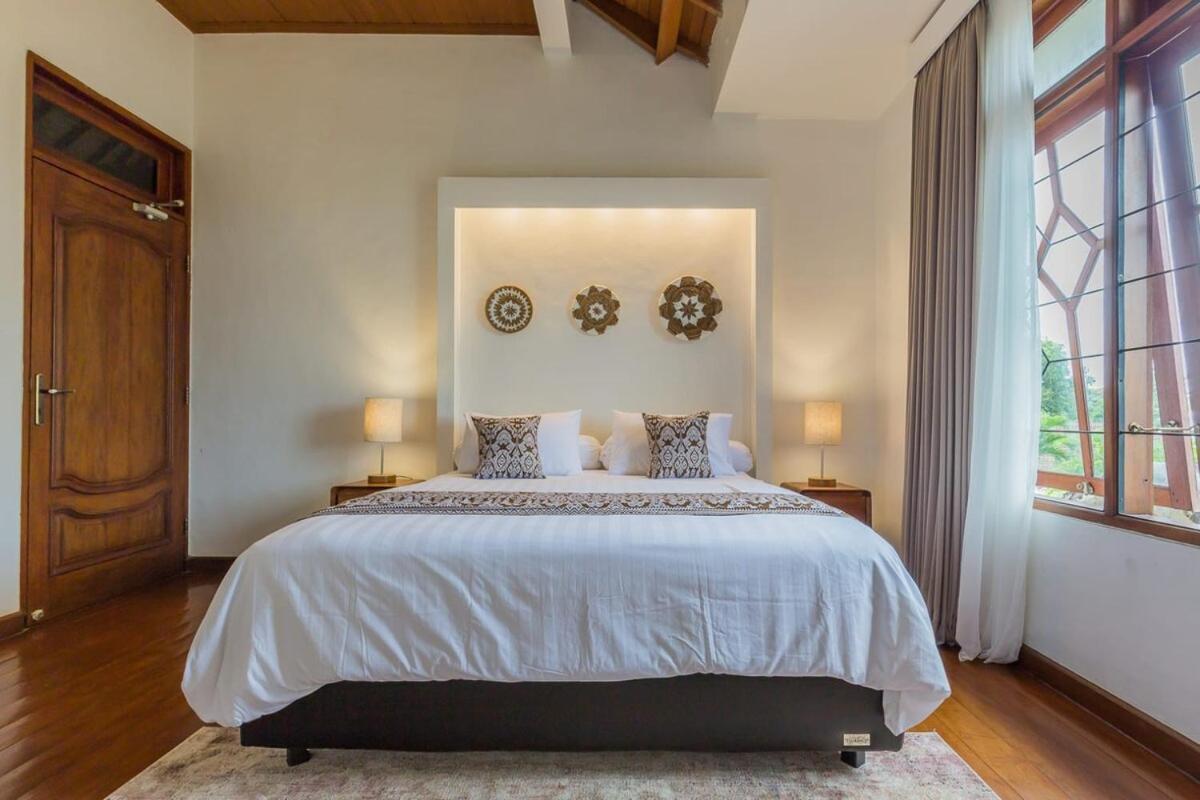 Castila Saraswati - Tranquil 4br In Kayu Aya Seminyak (Bali)