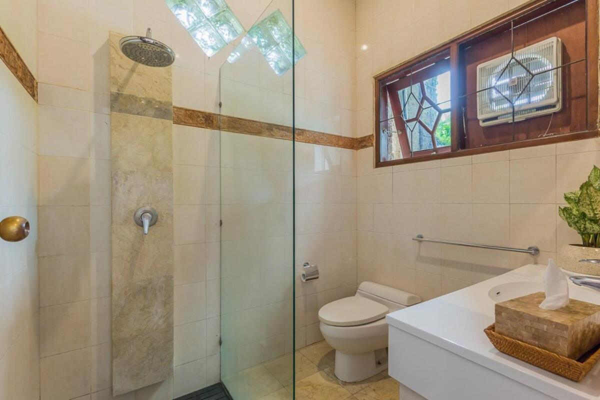 Villa Castila Saraswati - Tranquil 4br In Kayu Aya