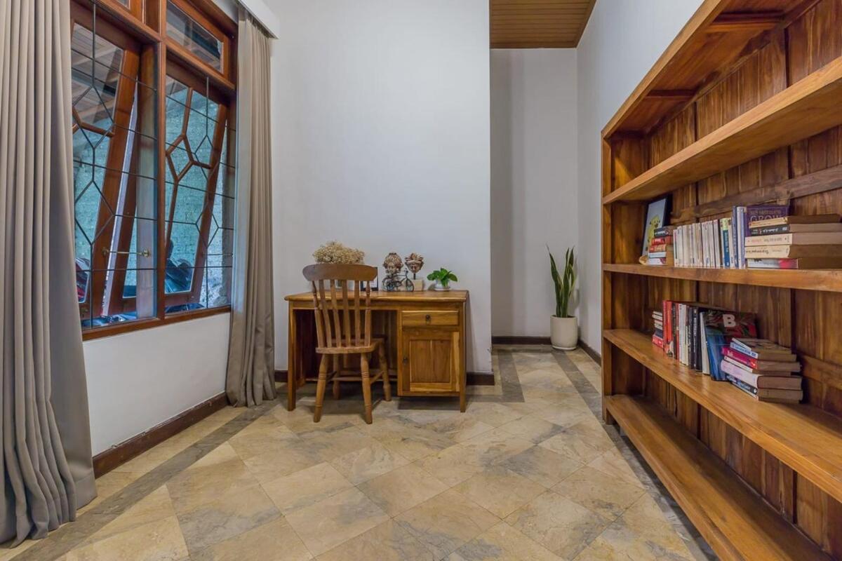 Villa Castila Saraswati - Tranquil 4br In Kayu Aya Seminyak (Bali)