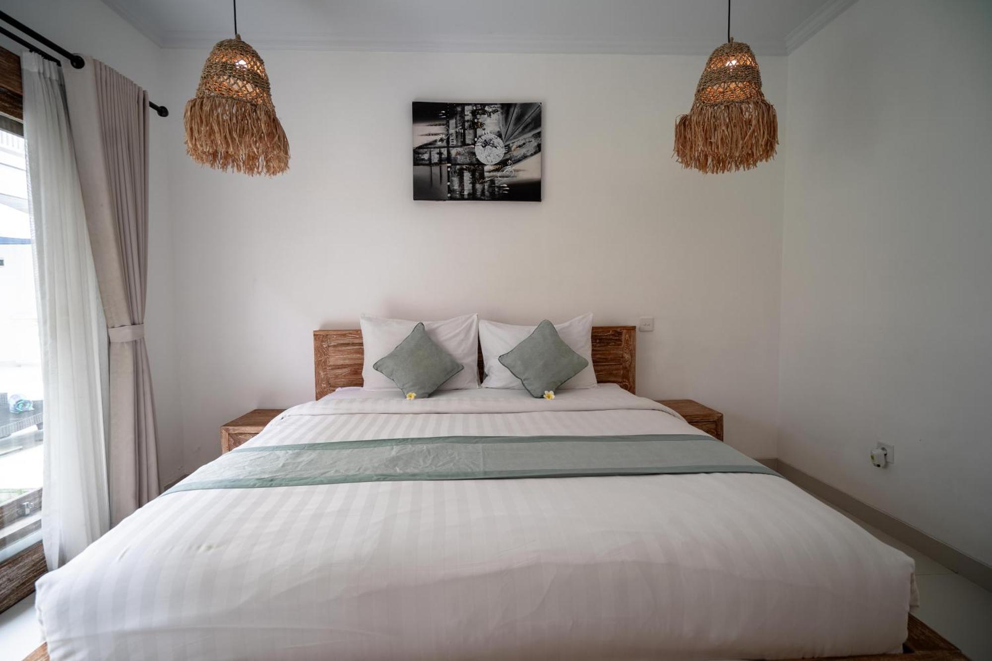 The Eight & Bali -