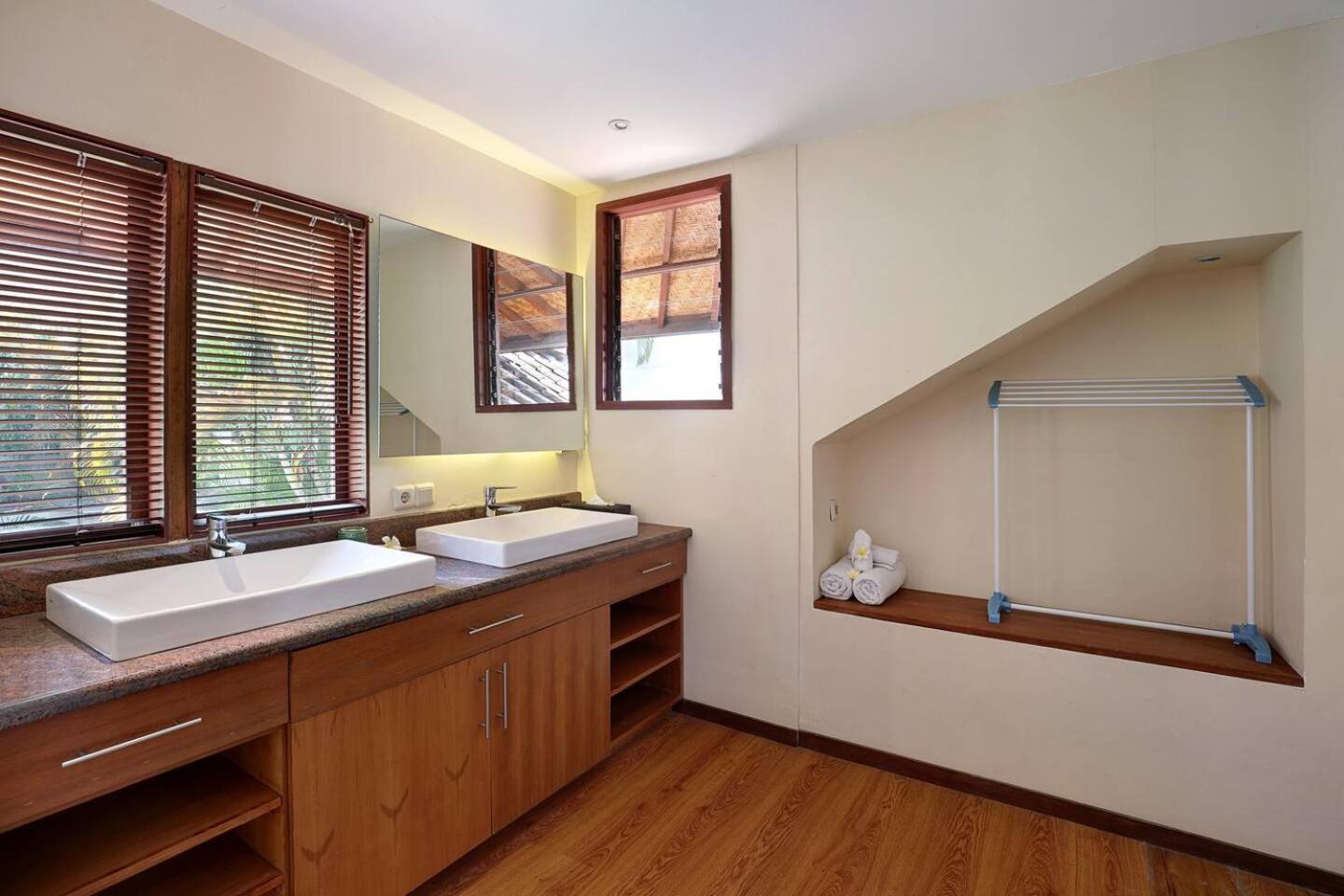 Super Value 4 Bedroom, Walk To Bintang Supermarket * Seminyak (Bali)