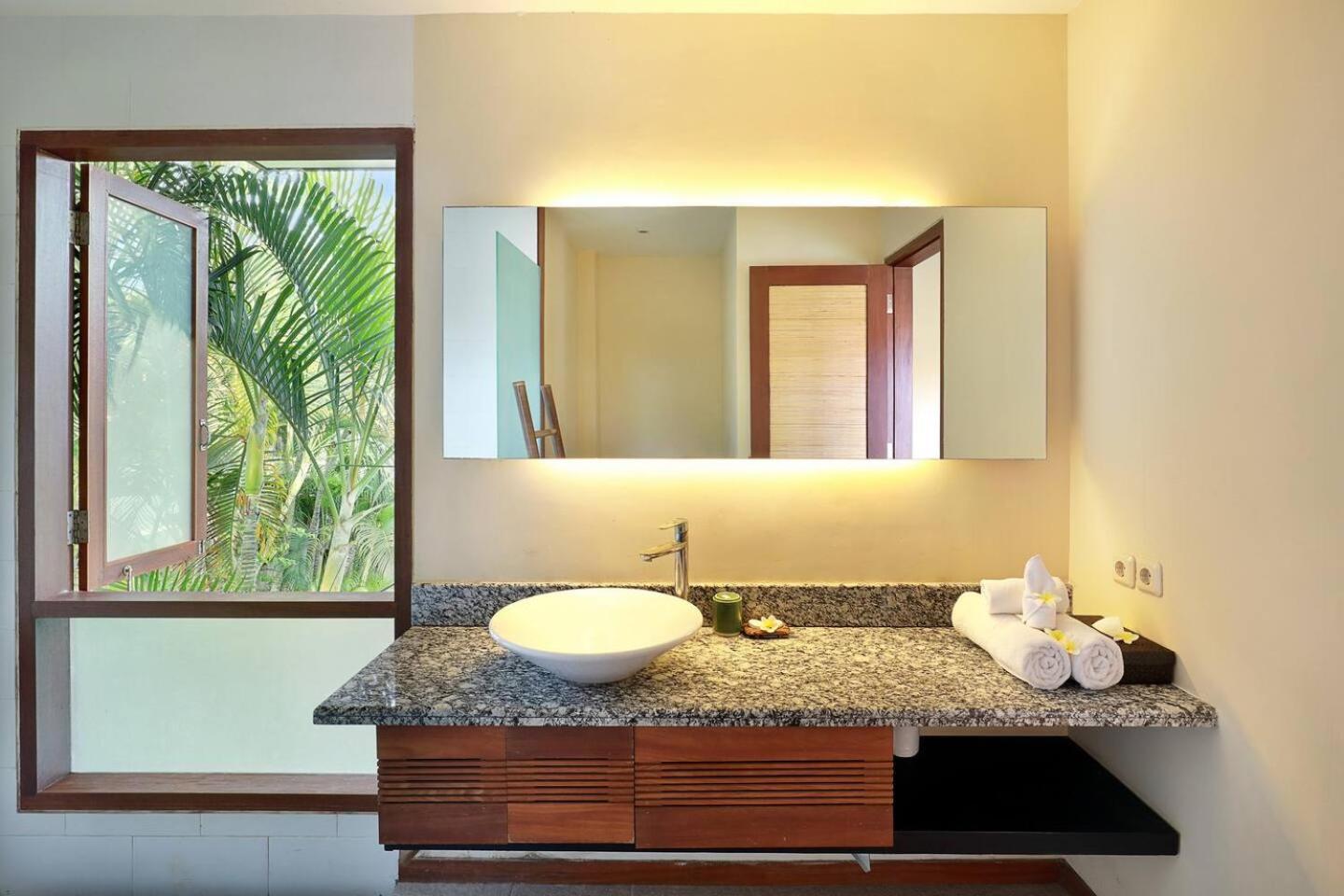 Super Value 4 Bedroom, Walk To Bintang Supermarket Seminyak (Bali)