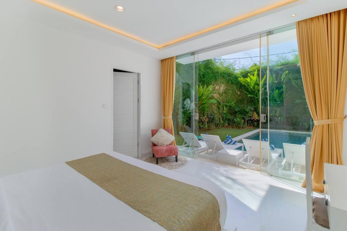 Superb 3 Bed Villa, Walk To Beach, Fast Wi-fi, * Seminyak (Bali)