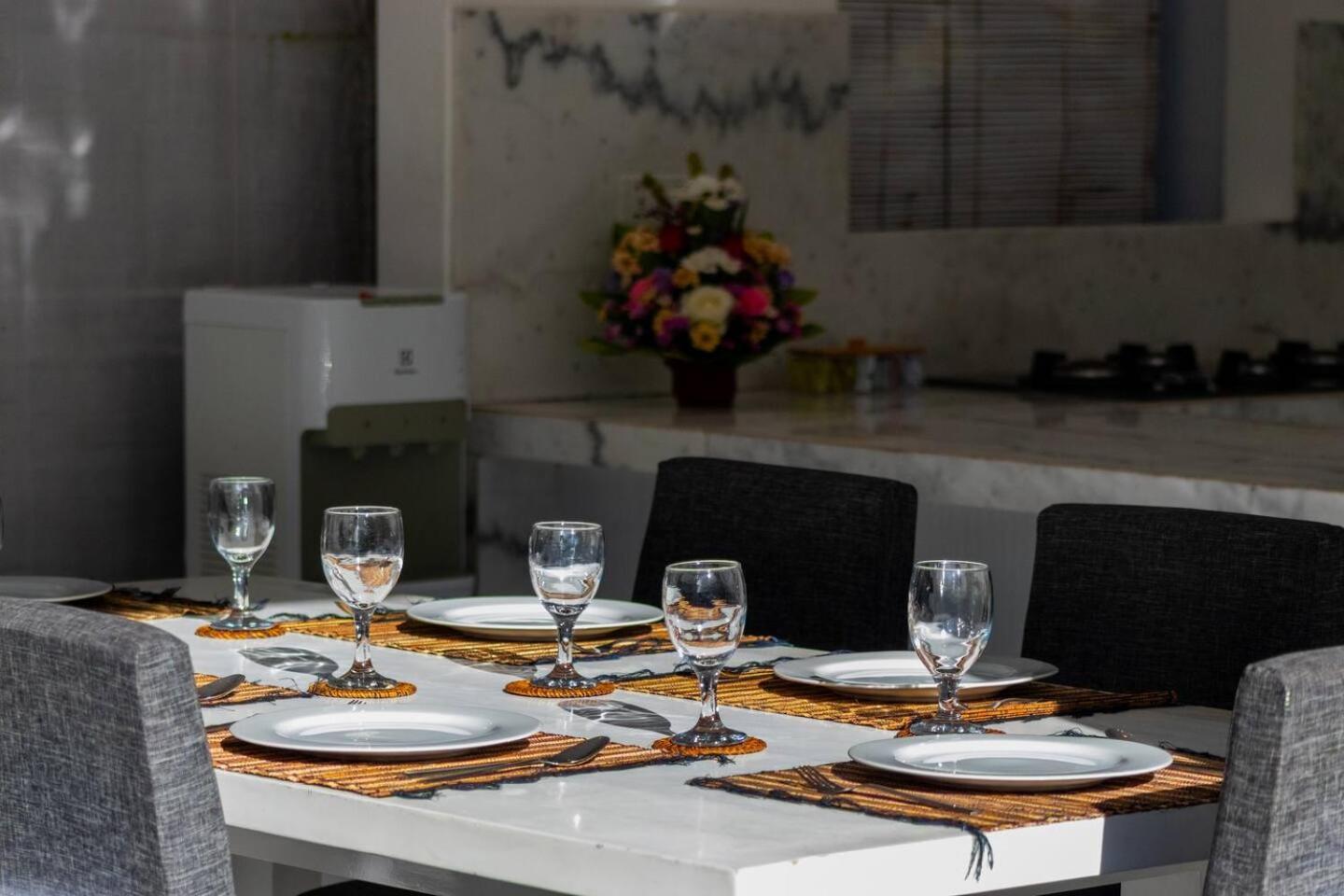 Superb 3 Bed Villa, Walk To Beach, Fast Wi-fi,
