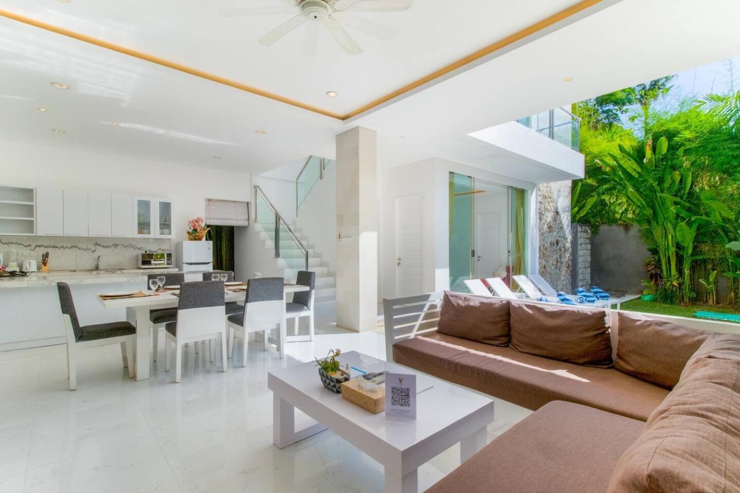 Superb 3 Bed Villa, Walk To Beach, Fast Wi-fi, Villa