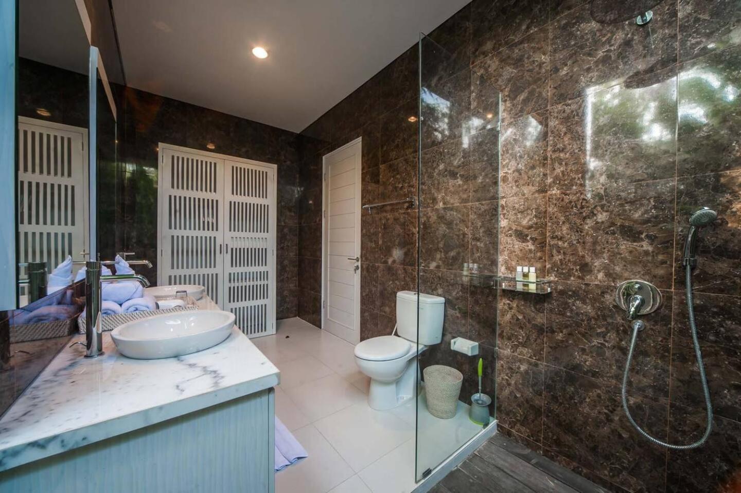 Villa Superb 3 Bed Villa, Walk To Beach, Fast Wi-fi,