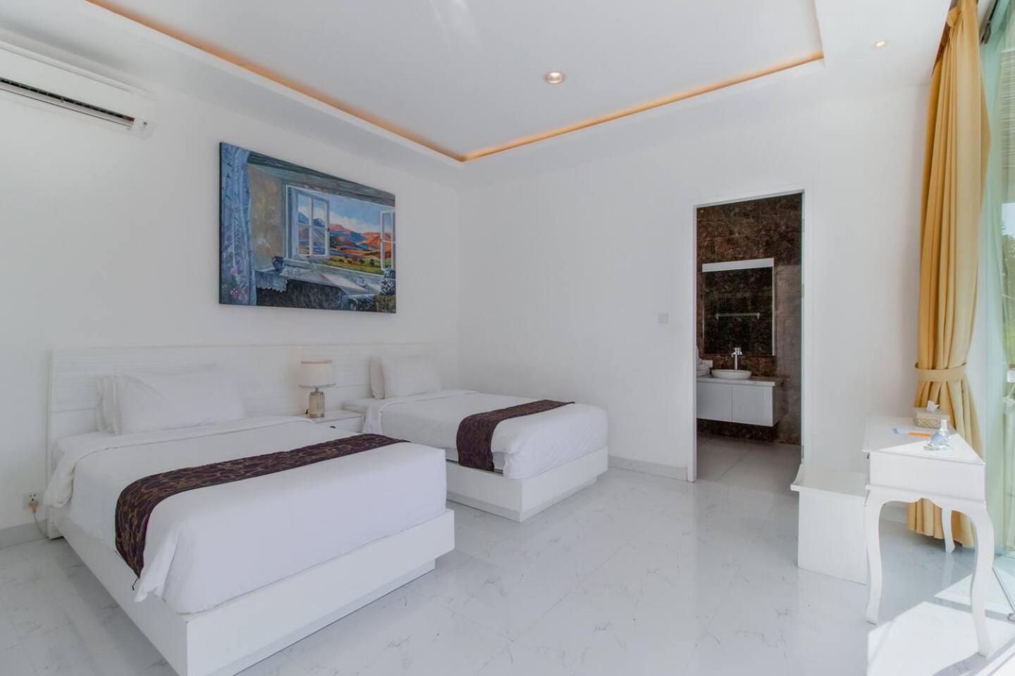 Superb 3 Bed Villa, Walk To Beach, Fast Wi-fi, Seminyak (Bali)
