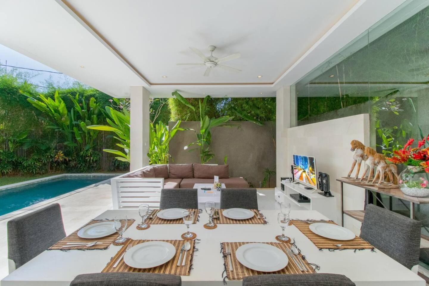 Superb 3 Bed Villa, Walk To Beach, Fast Wi-fi, *