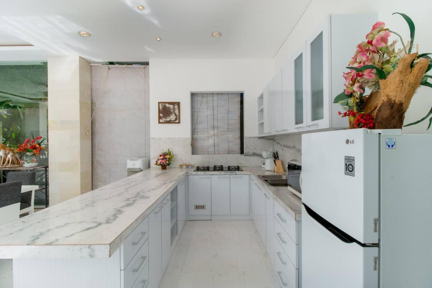 Superb 3 Bed Villa, Walk To Beach, Fast Wi-fi, Seminyak (Bali)