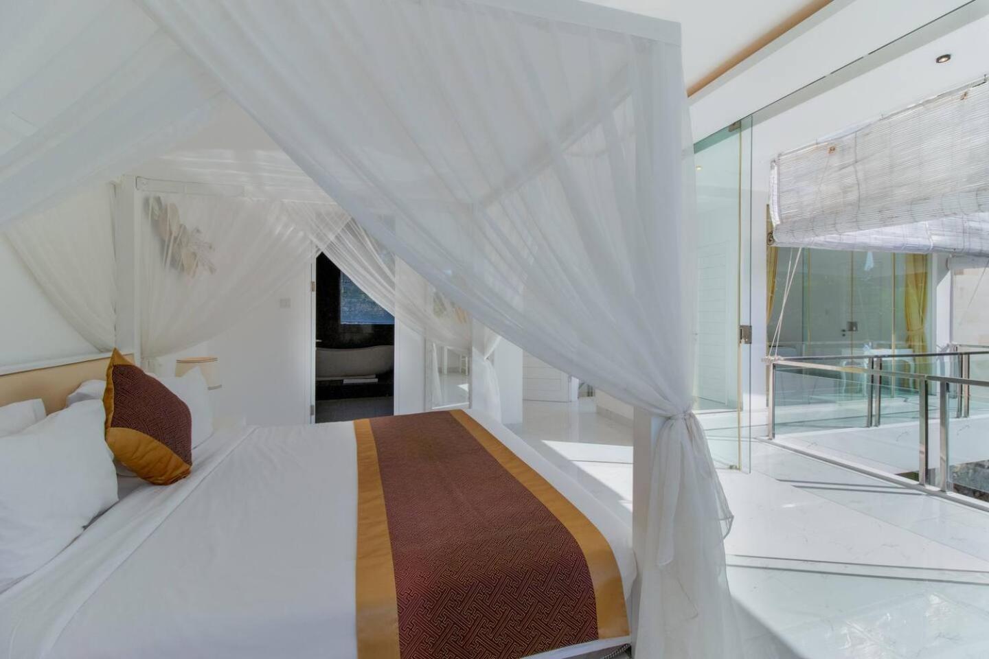Superb 3 Bed Villa, Walk To Beach, Fast Wi-fi, * Seminyak (Bali)