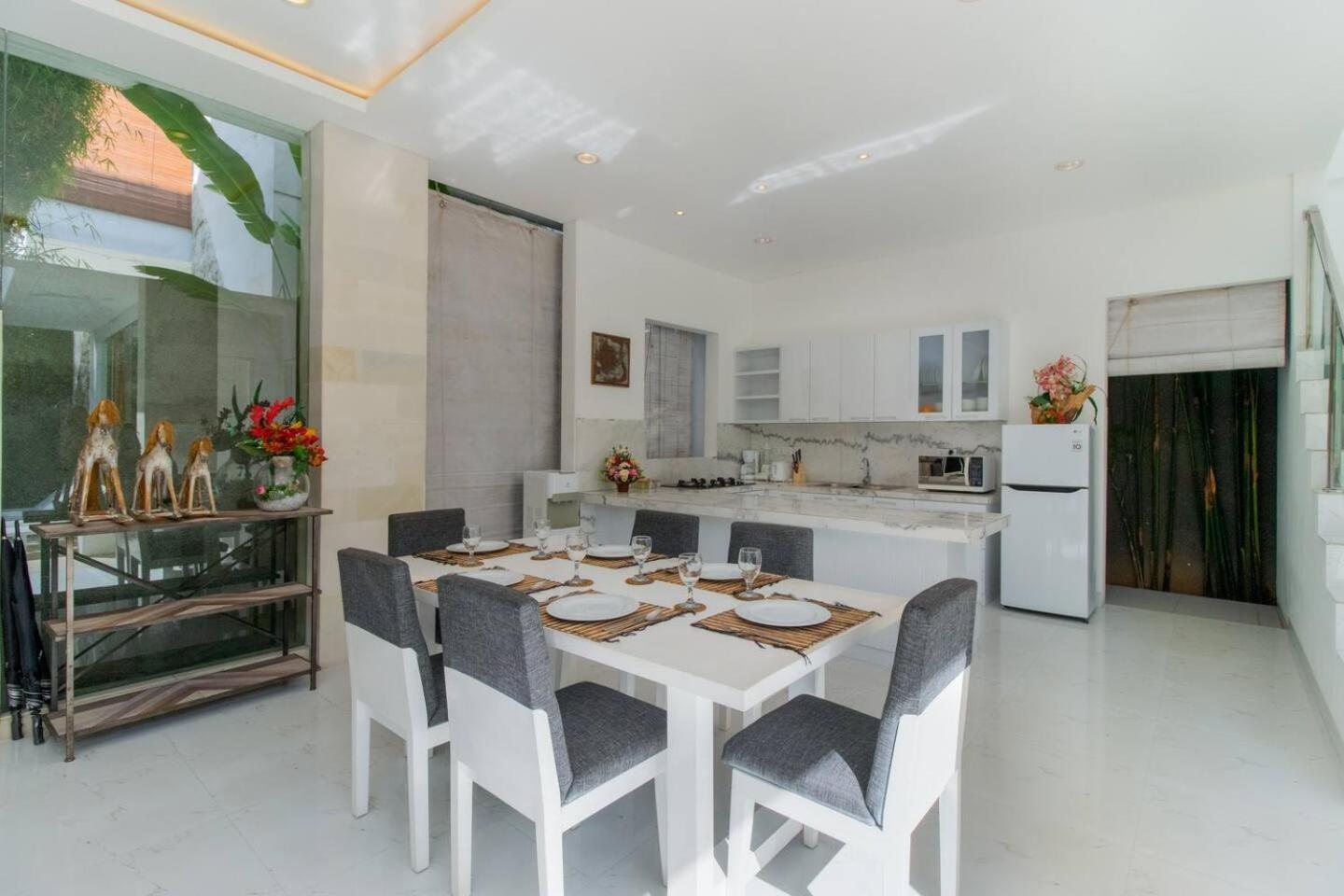 Superb 3 Bed Villa, Walk To Beach, Fast Wi-fi, Villa