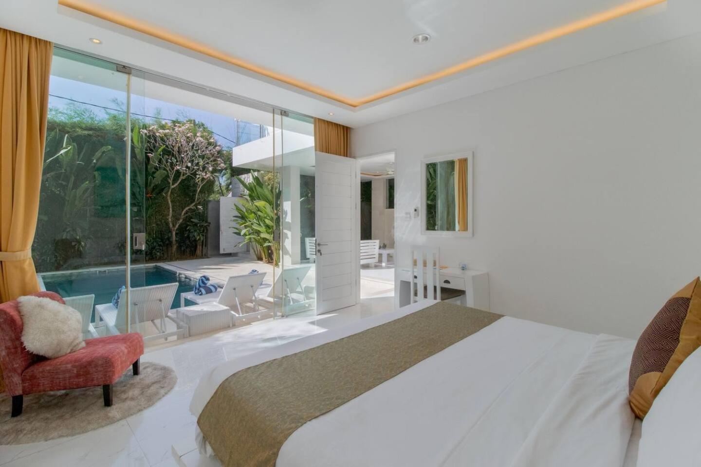 Superb 3 Bed Villa, Walk To Beach, Fast Wi-fi, Villa Seminyak (Bali)