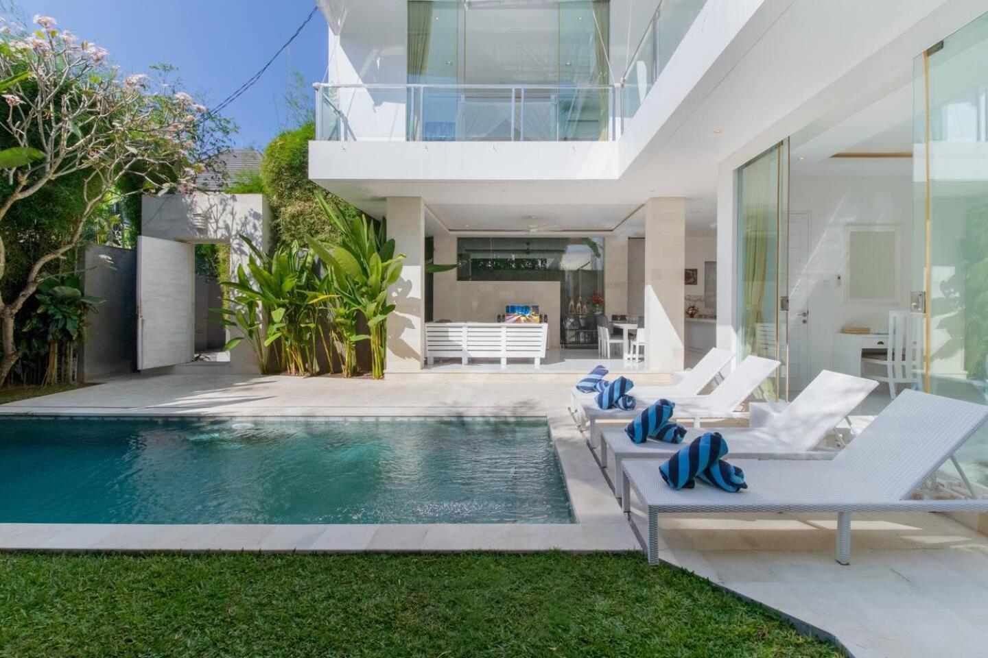 Superb 3 Bed Villa, Walk To Beach, Fast Wi-fi, *