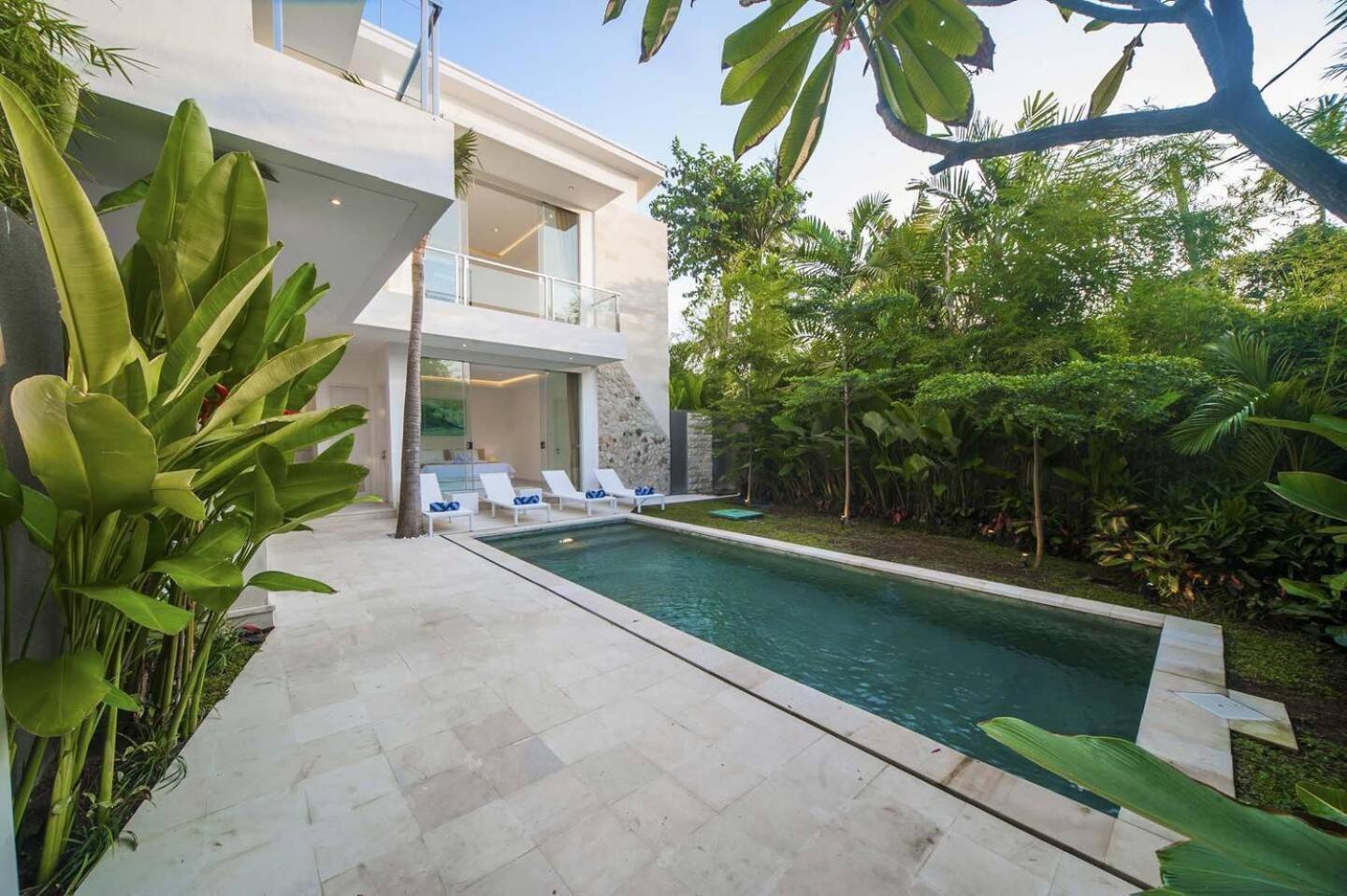 Superb 3 Bed Villa, Walk To Beach, Fast Wi-fi, * Seminyak (Bali)