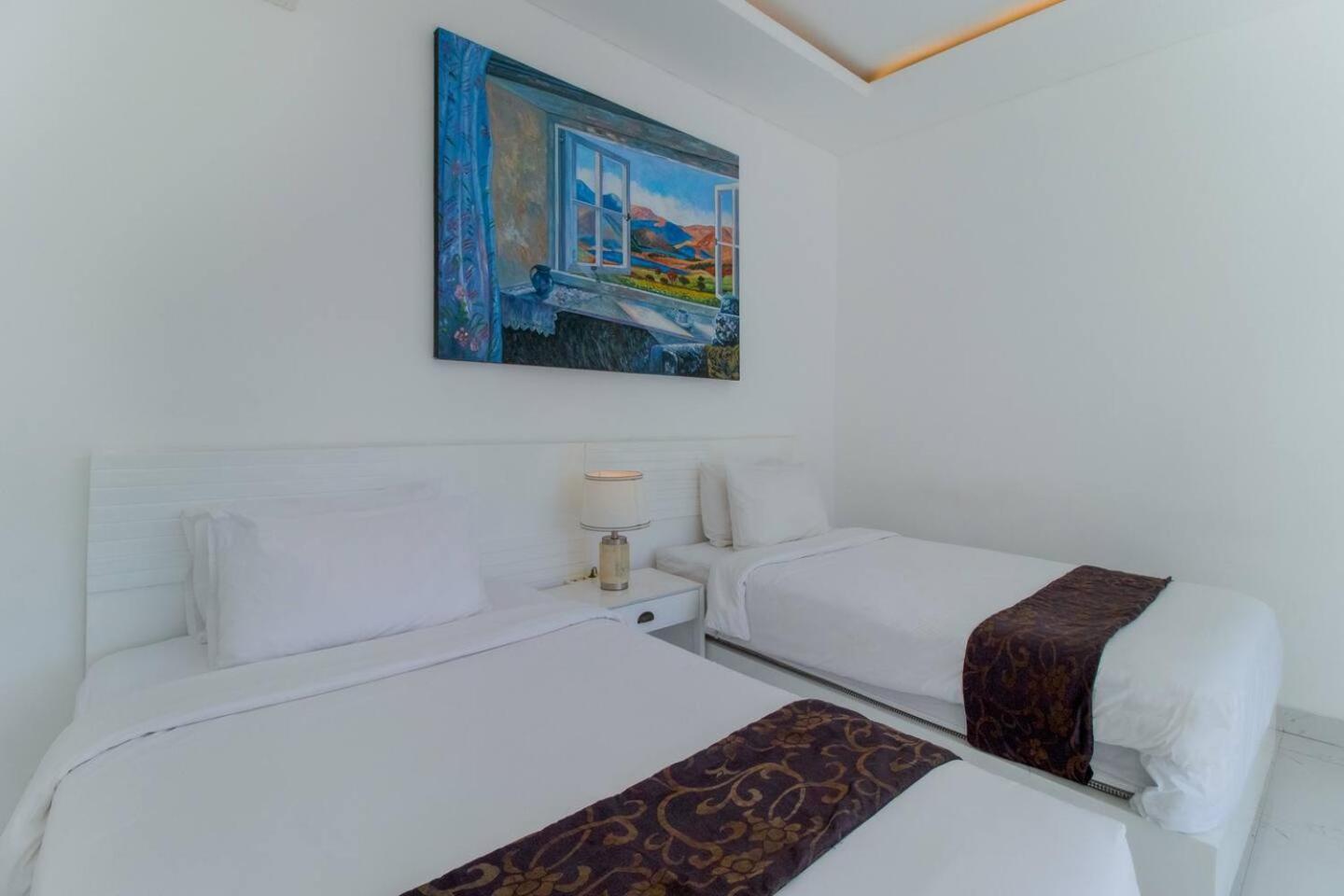 Superb 3 Bed Villa, Walk To Beach, Fast Wi-fi,