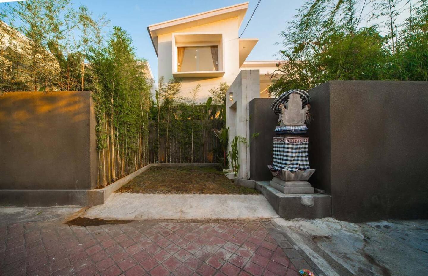 Superb 3 Bed Villa, Walk To Beach, Fast Wi-fi, Villa