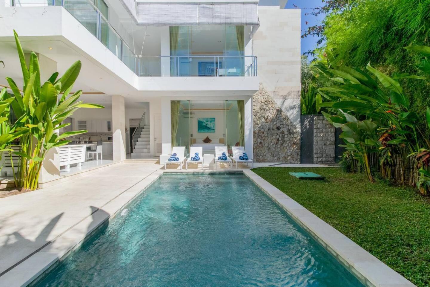 Superb 3 Bed Villa, Walk To Beach, Fast Wi-fi, Villa *
