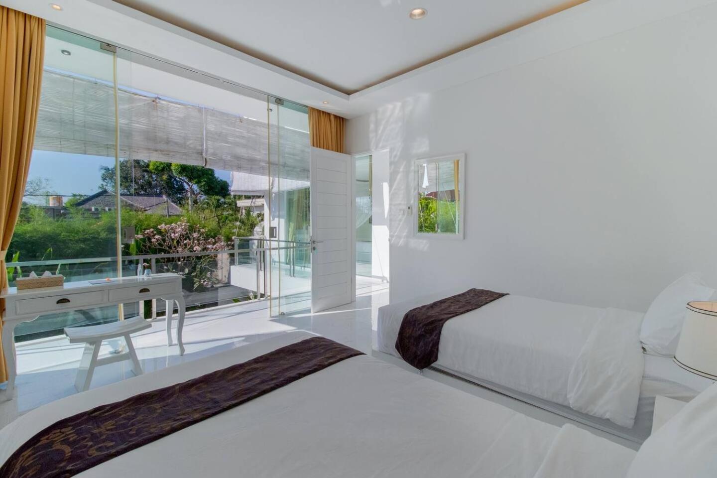 Villa Superb 3 Bed Villa, Walk To Beach, Fast Wi-fi,