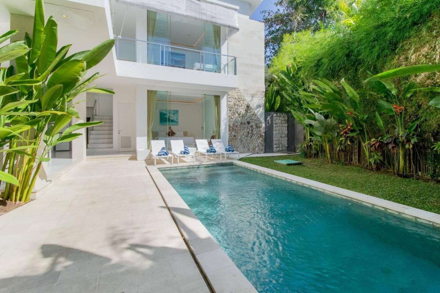 Superb 3 Bed Villa, Walk To Beach, Fast Wi-fi, Villa *
