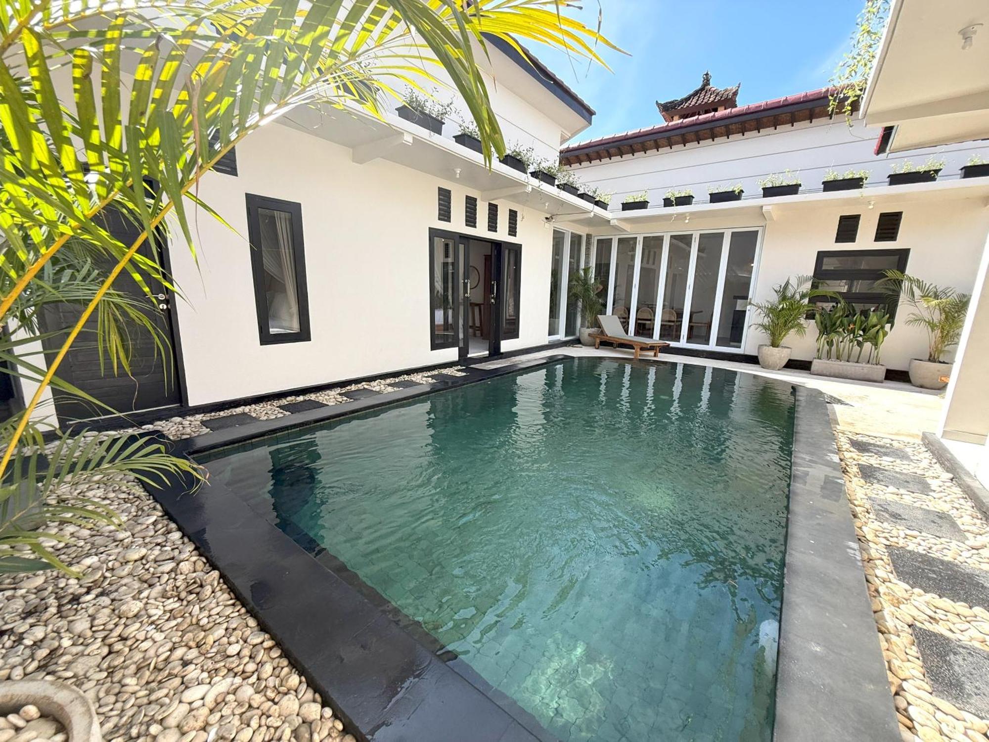 Villa Kas Legian - 6 Bedroom *