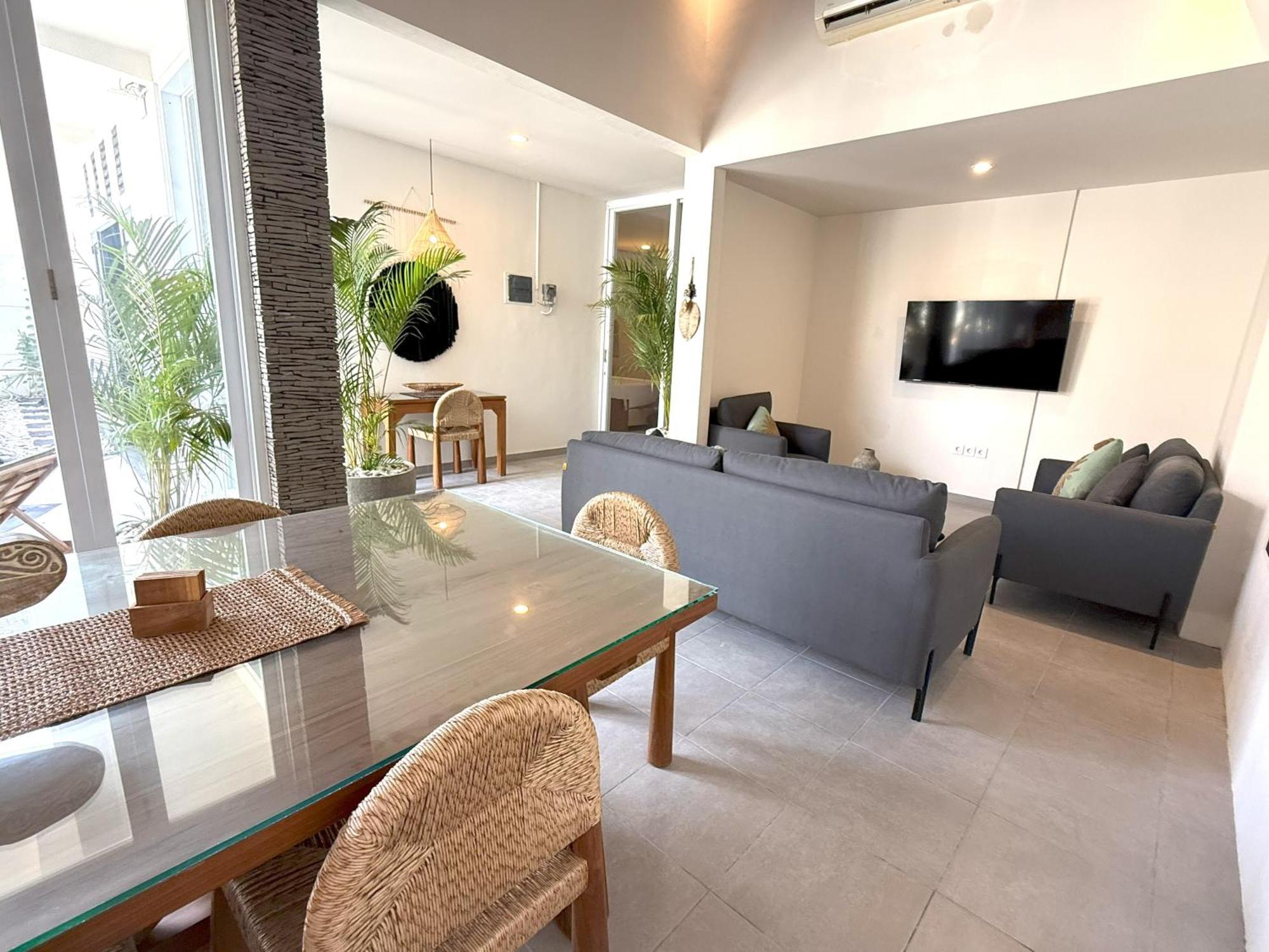 Kas Legian - 6 Bedroom Villa Seminyak (Bali)