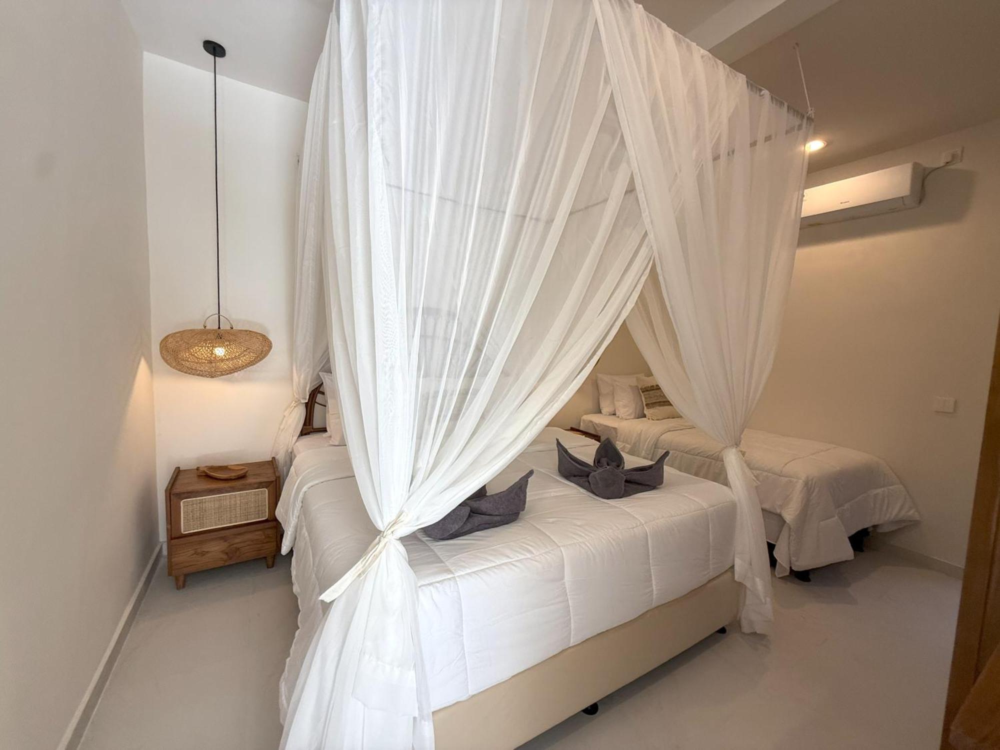 Villa Kas Legian - 6 Bedroom *