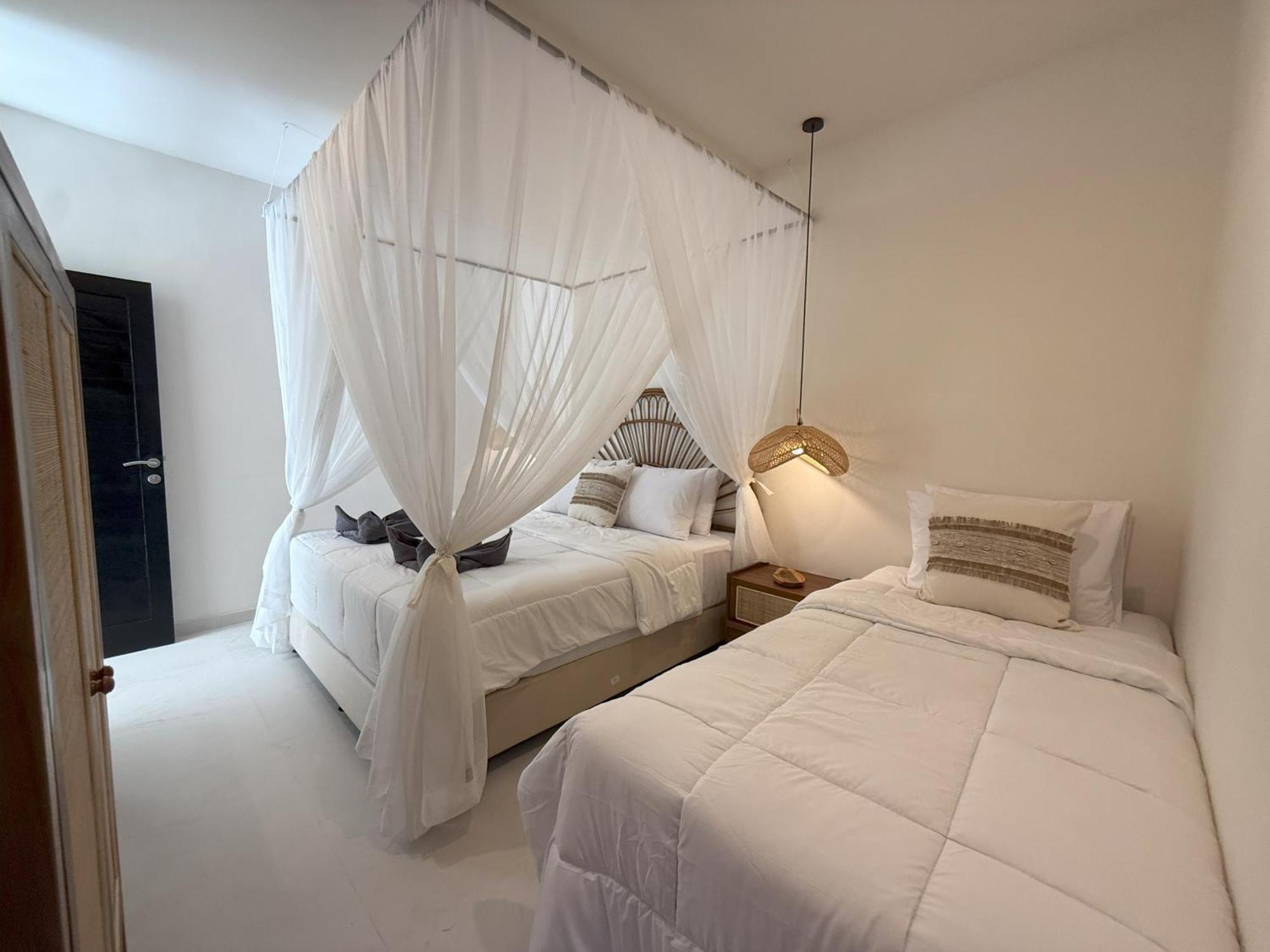Kas Legian - 6 Bedroom Villa