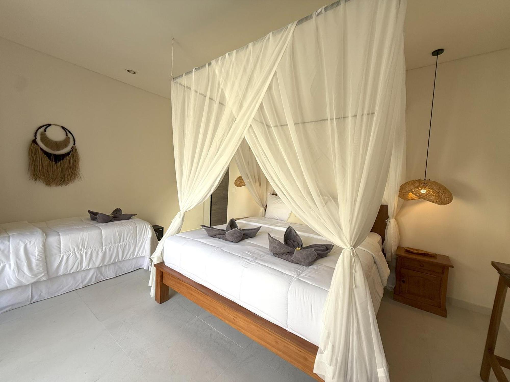 Kas Legian - 6 Bedroom Villa