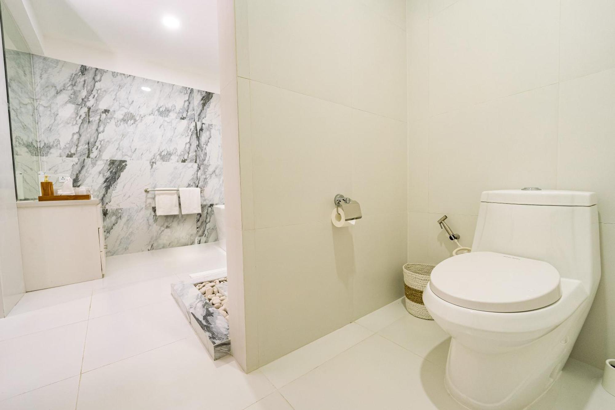 Spacious 3 Bedroom With Private Pool And Billiards *