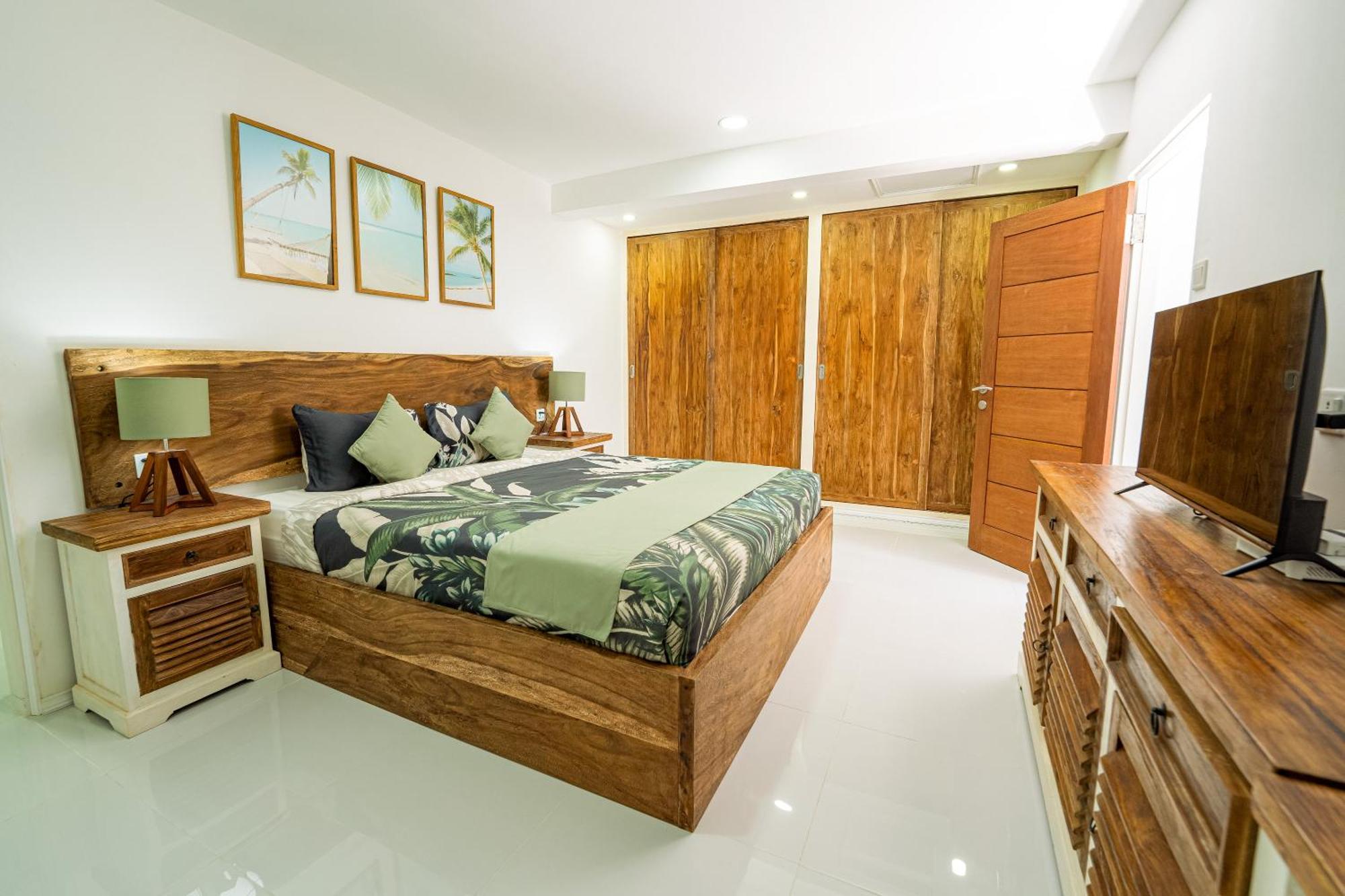 Spacious 3 Bedroom With Private Pool And Billiards