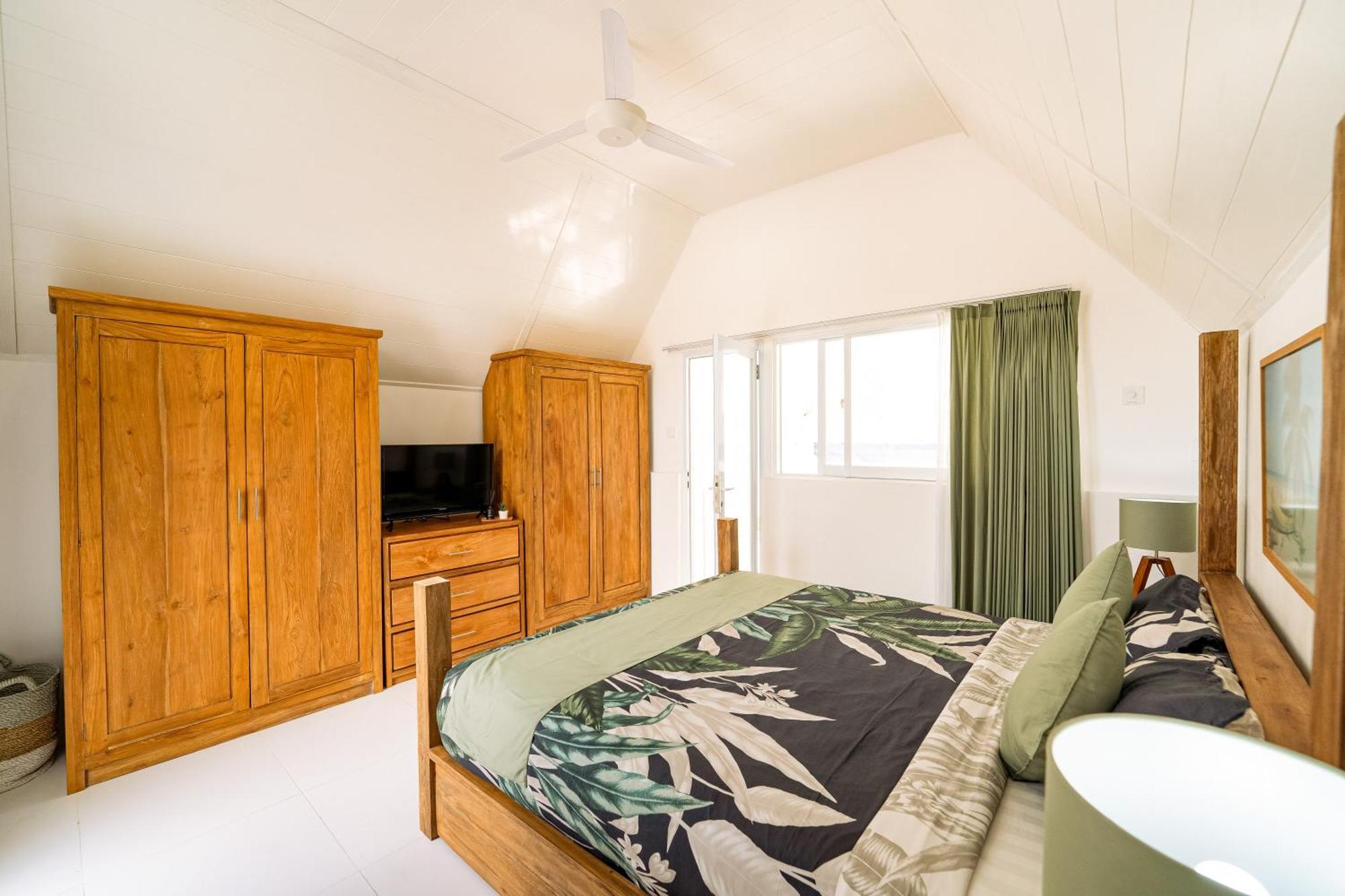 Spacious 3 Bedroom With Private Pool And Billiards Villa *