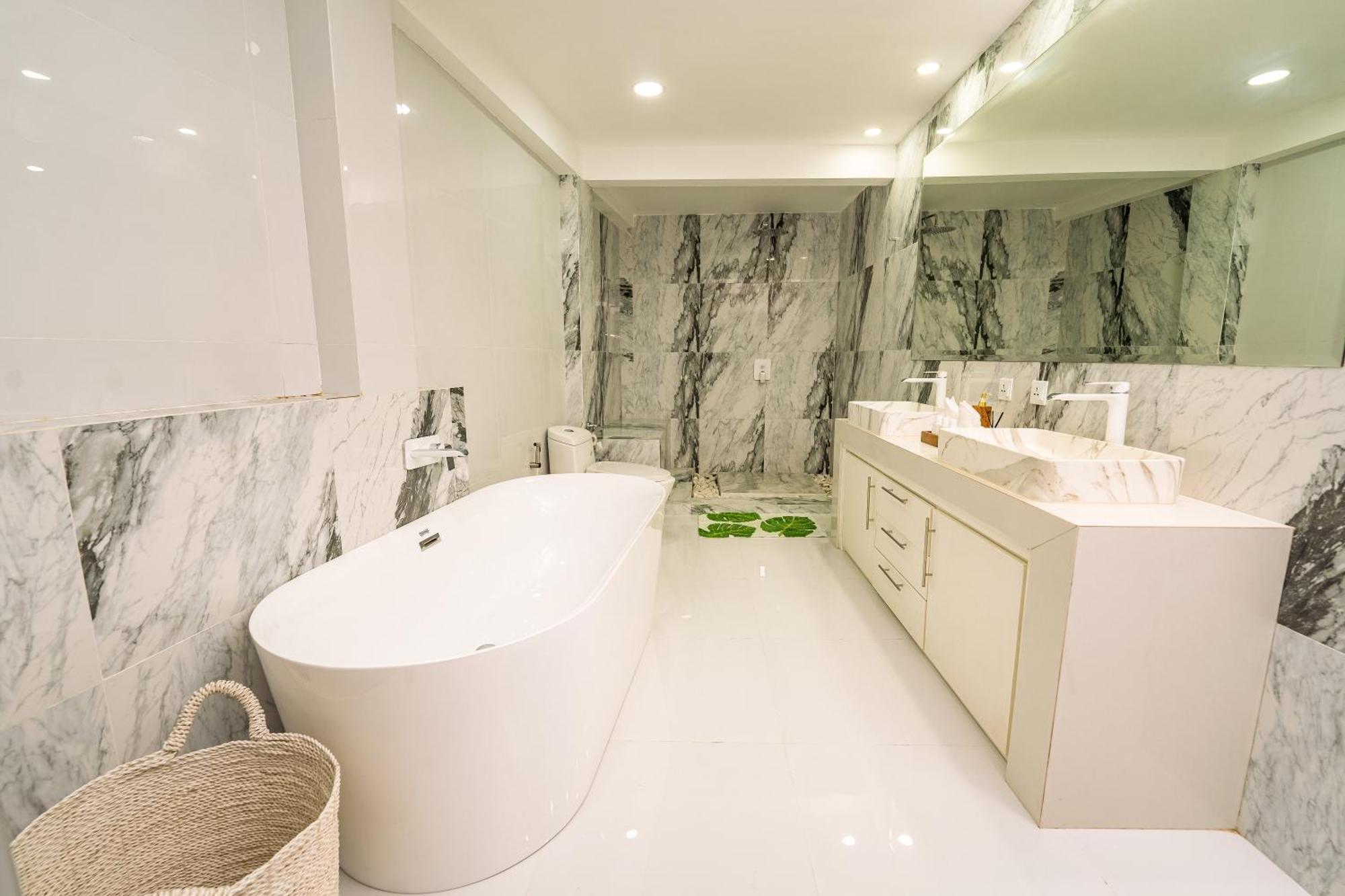 Spacious 3 Bedroom With Private Pool And Billiards Villa Seminyak (Bali)