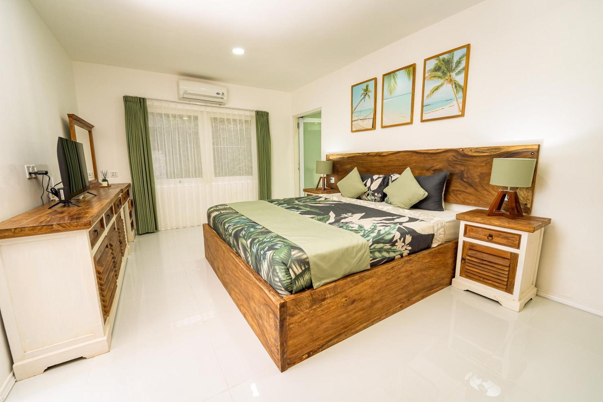 Spacious 3 Bedroom With Private Pool And Billiards *