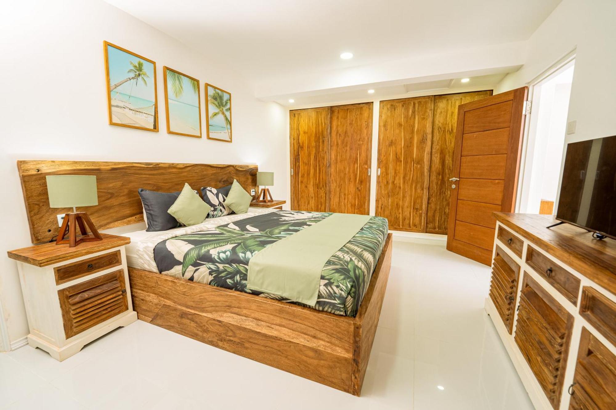 Spacious 3 Bedroom With Private Pool And Billiards Seminyak (Bali)