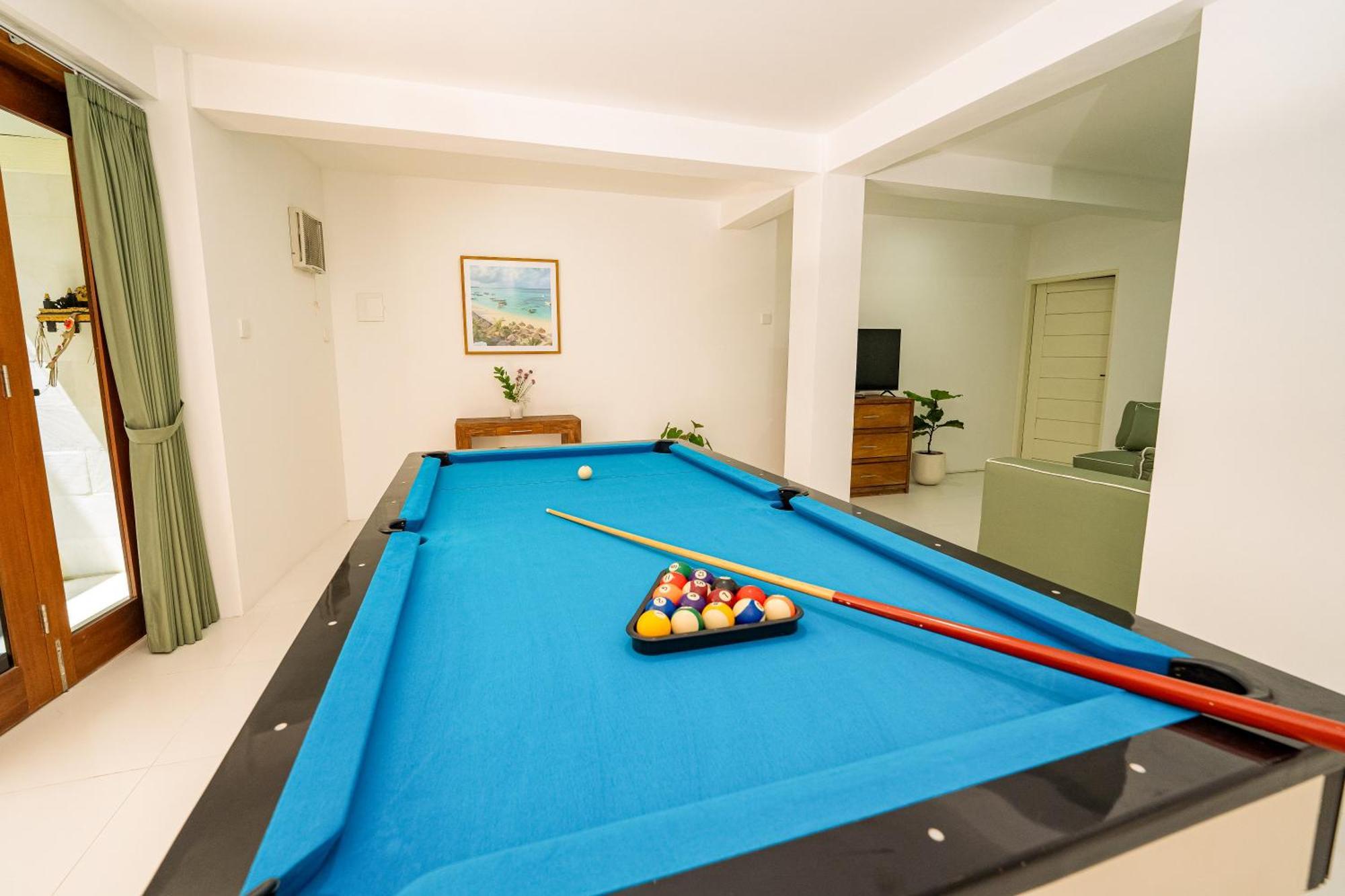 Spacious 3 Bedroom With Private Pool And Billiards