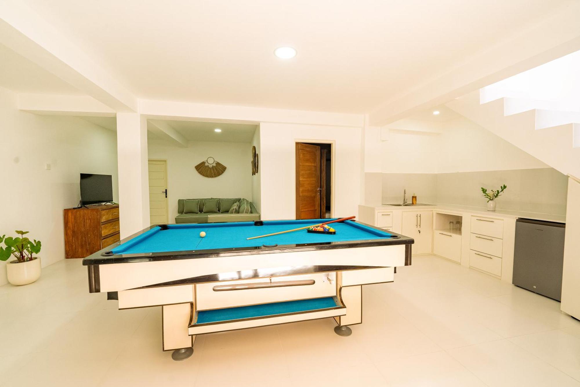 Spacious 3 Bedroom With Private Pool And Billiards Villa Seminyak (Bali)